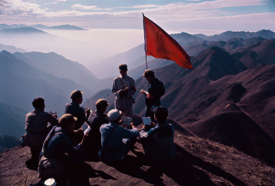 Red Guards Studying Chairman Mao s Quotations  1966 905 - Weng Naiqiang | Landscape photography | Portrait photography | Chinese Cultural Revolution - Weng Naiqiang 翁乃强